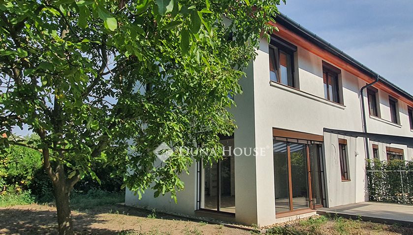 Új építésű 89 nm-es sorházi lakás eladó a Nagyerdőn
