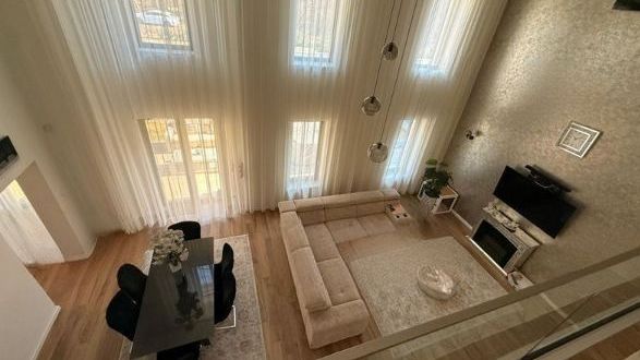 LENYŰGÖZŐ LUXUS, ELEGÁNS VILLA DEBRECENBEN A NYULAS VÁROS RÉSZEN !