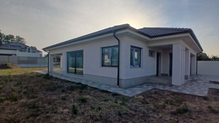 Szabadon álló családi ház