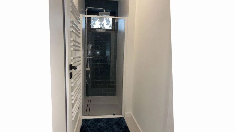 LENYŰGÖZŐ LUXUS, ELEGÁNS VILLA DEBRECENBEN A NYULAS VÁROS RÉSZEN !